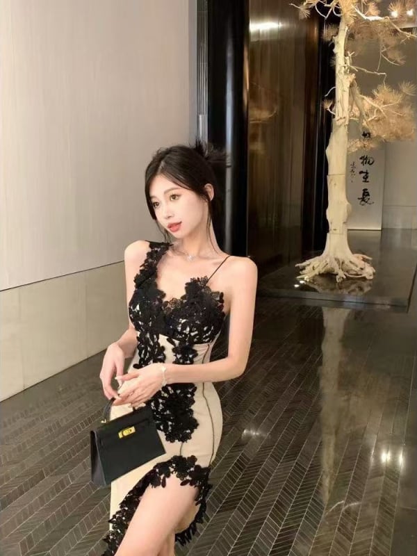 Rochie din dantelă cu bretele, cu slit, croială Slim-Fit, talie înaltă