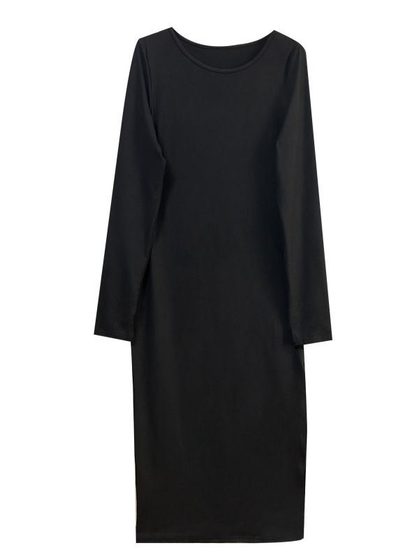 Rochie tricotată cu guler rotund, mâneci lungi, croială slim pe șolduri, fustă lungă cu slit