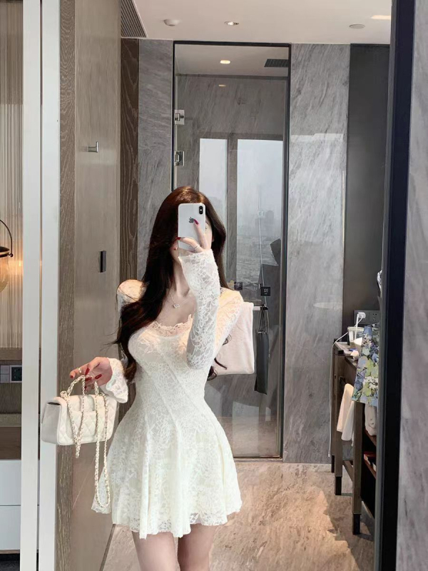 Платье от плетена материя и дантелени вложки, Midi пола, дълги ръкави, U-образна яка