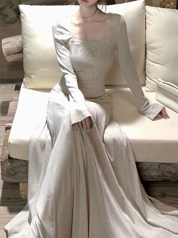 Рокля с кръгло деколте и камбановидни ръкави, плетена рокля с вложки от бродерия и широка пола (плетена материя, шевно съединение, стил patchwork и свежо сладък стил, кръгло деколте, висока талия)