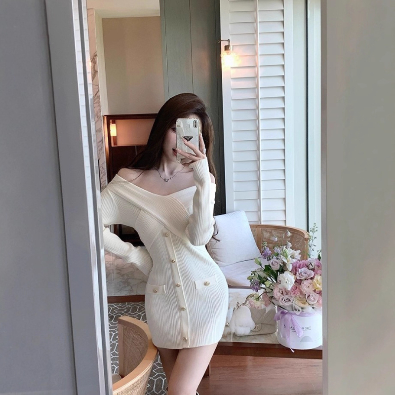 Елегантна плетена рокля-суитер с акцент върху талията, дълги ръкави, едноредова яка, средна талия, полиестер 30–50% (есен 2025)