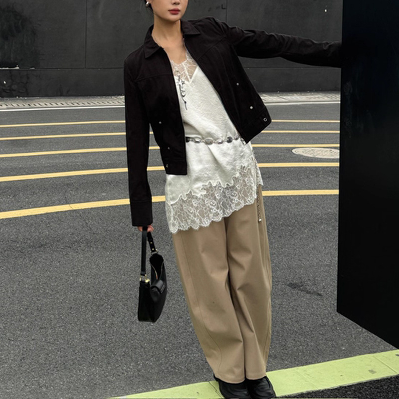 Рокля с презрамки, V‑образно деколте, без ръкави, висока талия, А-линейна кройка, полиестерна материя