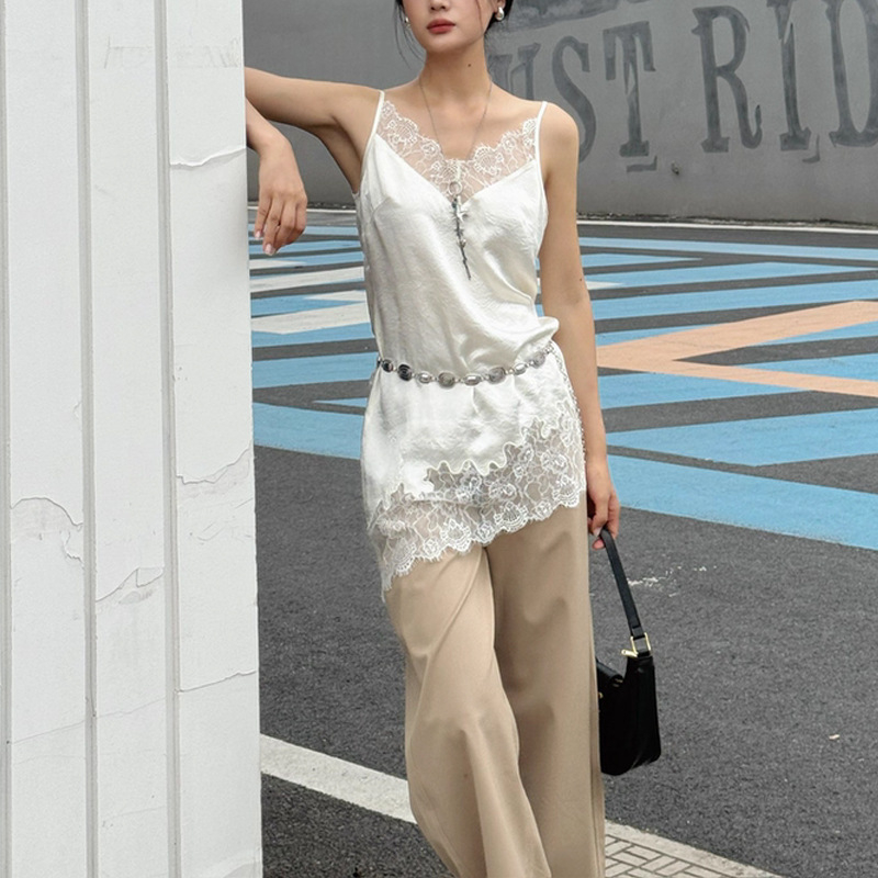 Рокля с презрамки, V‑образно деколте, без ръкави, висока талия, А-линейна кройка, полиестерна материя