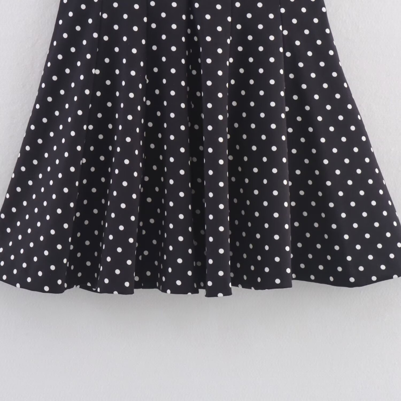Rochie scurtă cu model buline, decolteu halter, fără mâneci, talie înaltă, din poliester