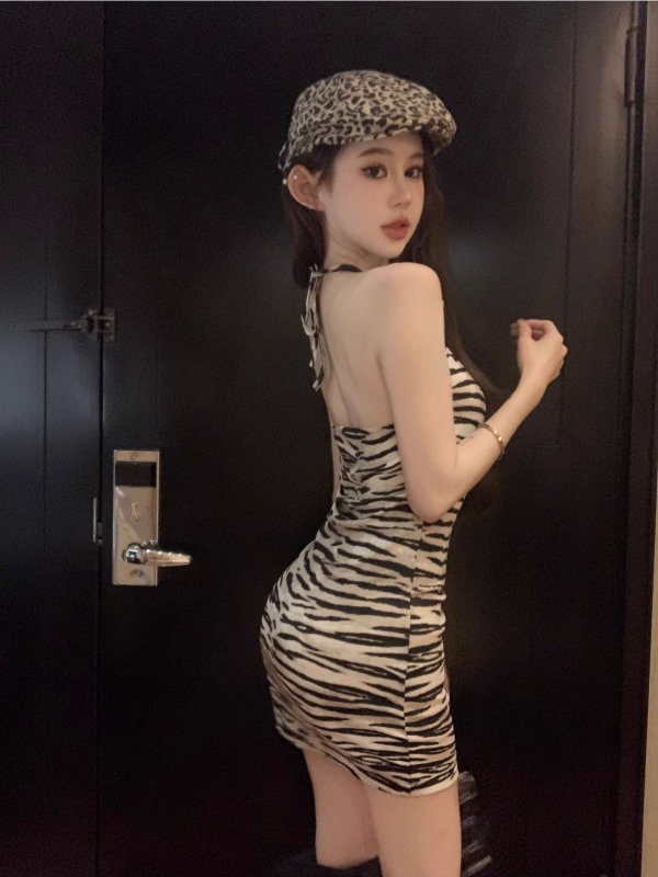 Ženska mini haljina s halterom, zebra i leopard print, plisirana, otvorena leđa, uski struk