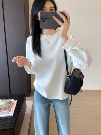 Női pulóver-sweatshirt hosszú ujjú raglán, körkörös nyak, hossz 50–65 cm