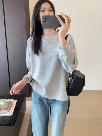 Női pulóver-sweatshirt hosszú ujjú raglán, körkörös nyak, hossz 50–65 cm