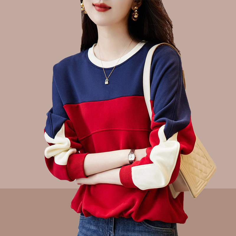 Pamuk s color-block i kolaž detaljima, opuštena silueta, okrugli izrez, dugi rukavi, sadržaj pamuka 30-50%