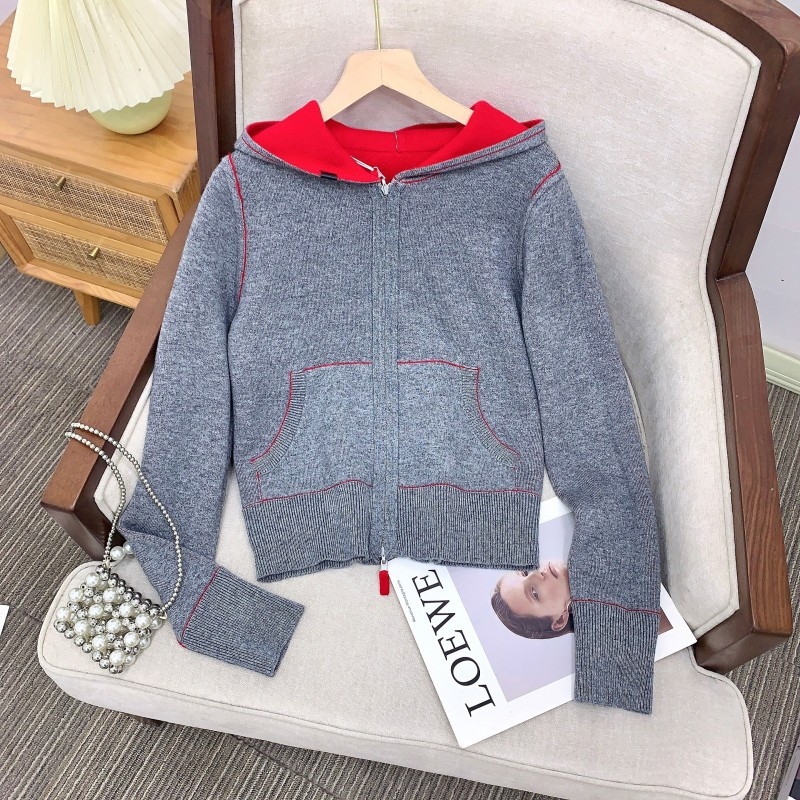 Kapucnis reverszíbilis kötött kardigán, színblokkal, cipzárral, lazán szabott, gyapjú 30–50%