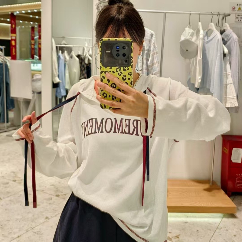 Džemper s kapuljačom od vunene smese, opuštenog casual kroja, jacquard s literama, dugi rukavi, sadržaj pamuka 70–80%