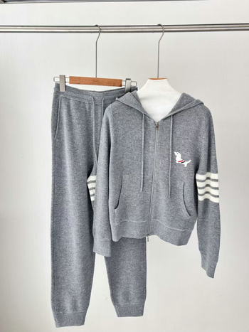 Set tricotat cu glugă din lână Merino pentru femei, cu colanți, stil colegiu, toamna 2025