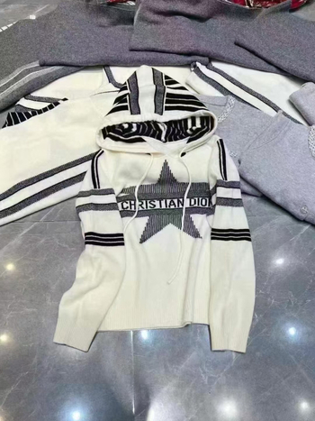 Kapucnis akril kötött pulóver jacquard csillag mintával, közepes vastagságú, hosszú ujjú, szabályos szabás