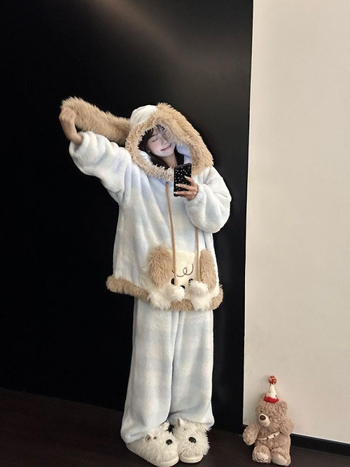 Moterų dviejų dalių pižama su gobtuvu, fliso pamušalas, koralinis velūras audinys, animacinis raštas