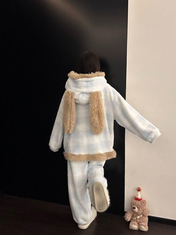 Moterų dviejų dalių pižama su gobtuvu, fliso pamušalas, koralinis velūras audinys, animacinis raštas