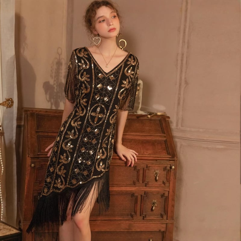 Gatsby stilā kleita ar pailletēm un bojtām, bez piedurknēm, vidēja garuma, apaļš kakla izgriezums, poliesters (>95%)