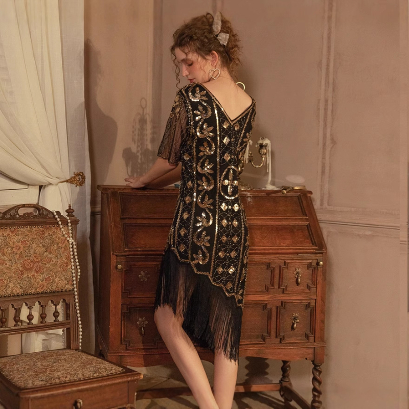 Gatsby stilā kleita ar pailletēm un bojtām, bez piedurknēm, vidēja garuma, apaļš kakla izgriezums, poliesters (>95%)