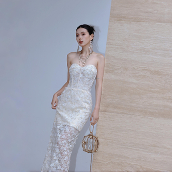 Rochie din dantelă fără bretele, talie înaltă, croială A-line, lungă, vară 2025