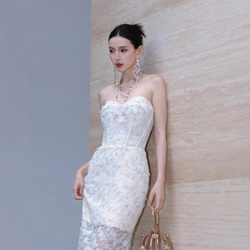 Rochie din dantelă fără bretele, talie înaltă, croială A-line, lungă, vară 2025