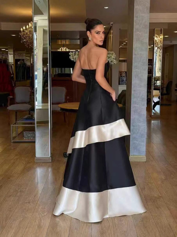 Satin panelēta kleita bez piedurknēm, midi garums, špageti siksnas, vidējā jostas vieta, kvadrātveida kakls