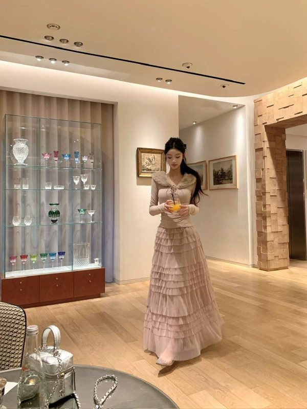 Oversize tričko s kapucňou a V výstrihom, dlhé rukávy, polyesterový zmes 50–70%