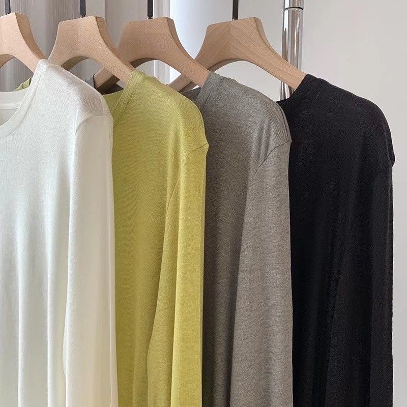 Pamukova T-majica; okrugli izrez; dugi rukavi; opuštena silueta