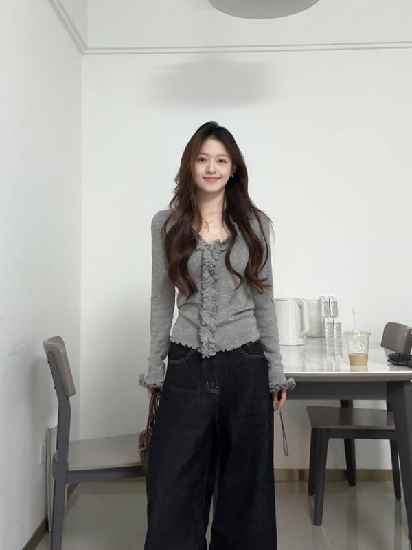 Pletený sveter s V výstrihom, dlhé rukávy, úzky strih; bavlnená pletenina; vzor 29454