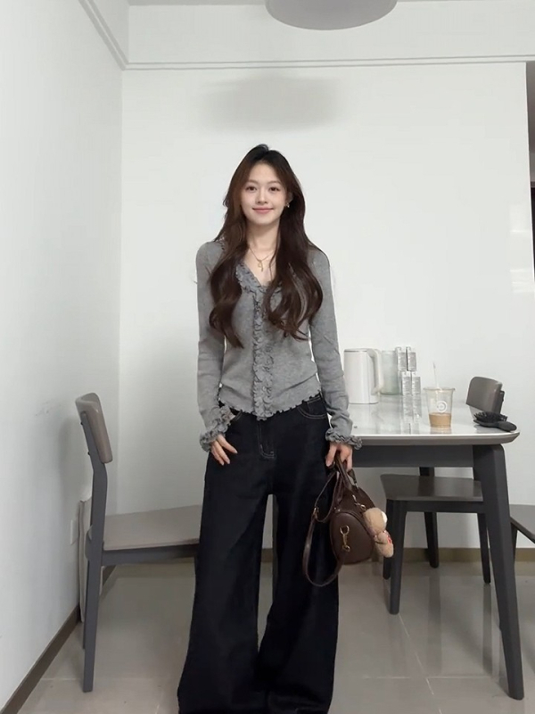 Pletený sveter s V výstrihom, dlhé rukávy, úzky strih; bavlnená pletenina; vzor 29454