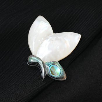 Broš naturaalse pärli – lille- ja liblika motiiv, originaalne disain, kuju bow-tie, naiste aksessuaar