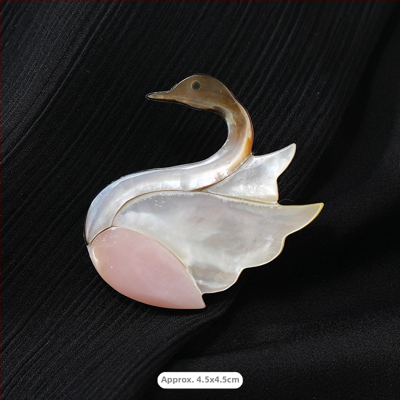 Broš naturaalse pärli – lille- ja liblika motiiv, originaalne disain, kuju bow-tie, naiste aksessuaar