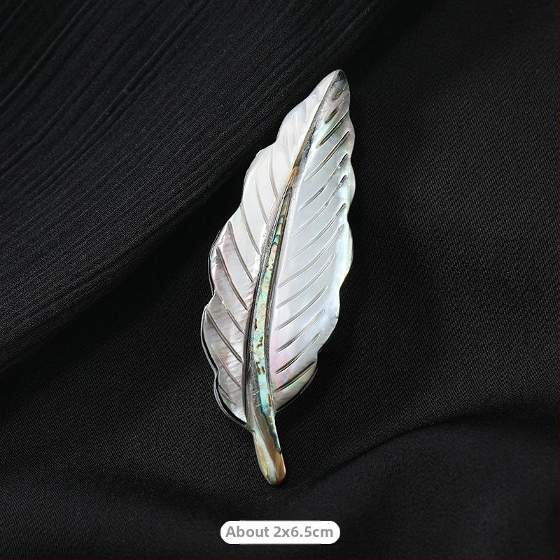 Broš naturaalse pärli – lille- ja liblika motiiv, originaalne disain, kuju bow-tie, naiste aksessuaar