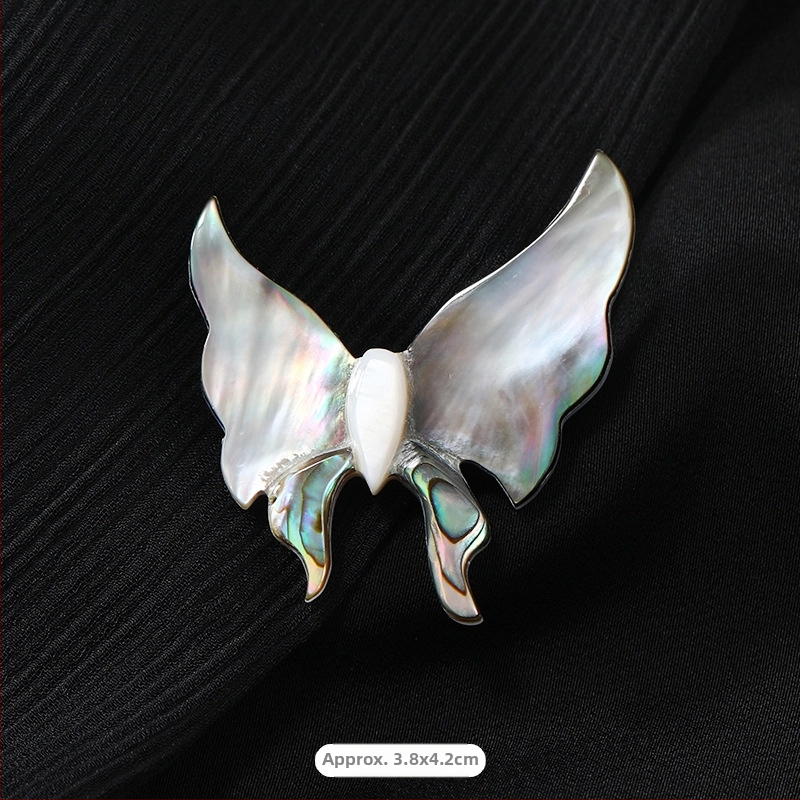 Broš naturaalse pärli – lille- ja liblika motiiv, originaalne disain, kuju bow-tie, naiste aksessuaar