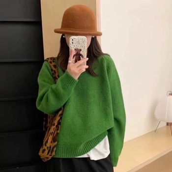 Пуловер с качулка, японско-корейски неформален стил, свободна кройка, средна дебелина трикотаж, мек и удобен, реглан ръкави, смес овча вълна и полиестер (30–50% полиестер), едноцветен дизайн