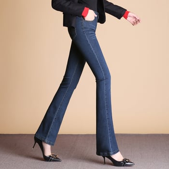 Női farmernadrág magas derekú, széles szárú és enyhén bővülő alsó rész, 80–90% pamut, laza stílus