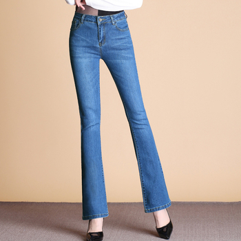 Női farmernadrág magas derekú, széles szárú és enyhén bővülő alsó rész, 80–90% pamut, laza stílus