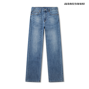Muške traperice ravnog kroja, visok pojas, pamukasti denim, enzimsko pranje, završni finiš i višestruki džepovi, zatvarač