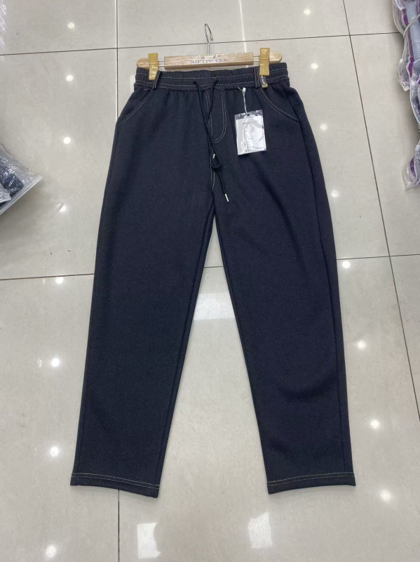Traperice od pletenskog denima s flis podstavom, ravni kroj, elastičan pojas, visok struk, Lyocell 50–70% i Spandex do 30%