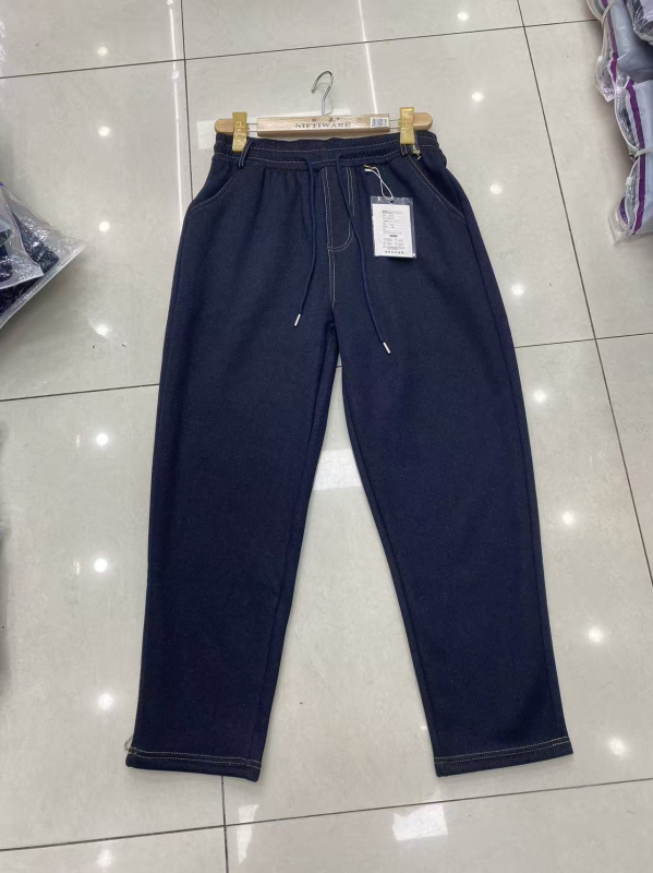 Traperice od pletenskog denima s flis podstavom, ravni kroj, elastičan pojas, visok struk, Lyocell 50–70% i Spandex do 30%