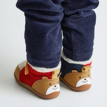 Kasdieniai vaikų bateliai su Velcro užsegimu, viršus iš Lycra, gumos padas, įprasto storio, skirtas 1–6 metų vaikams.