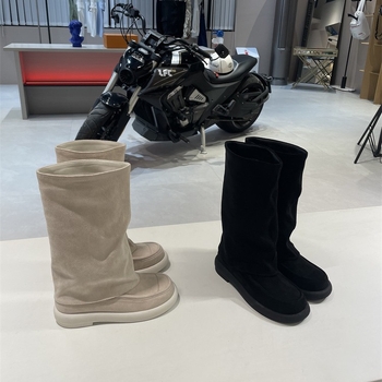 Lovagcsizma marhabőrrel – felsőrész bőr, belső bőr, gumitalp, 3–5 cm-es vastag sarok, magas csizma