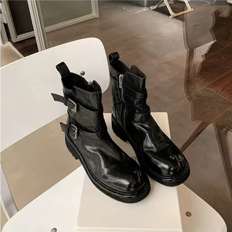 Lovagcsizma – marhabőr felső, gumírozott talp, kerek orr, középmagas sarok 3–5 cm, oldalsó cipzár