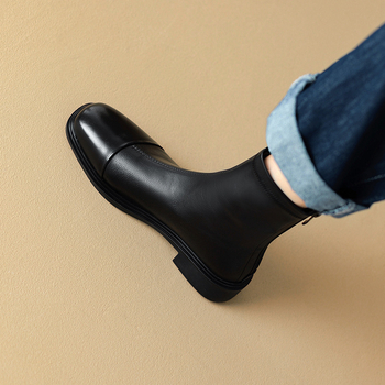 Ghete subțiri pentru femei — vârf pătrat, toc gros, toc mediu 3–5 cm, gambă joasă, din piele de vacă moale