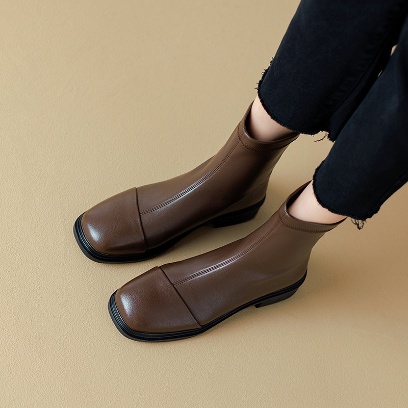 Ghete subțiri pentru femei — vârf pătrat, toc gros, toc mediu 3–5 cm, gambă joasă, din piele de vacă moale