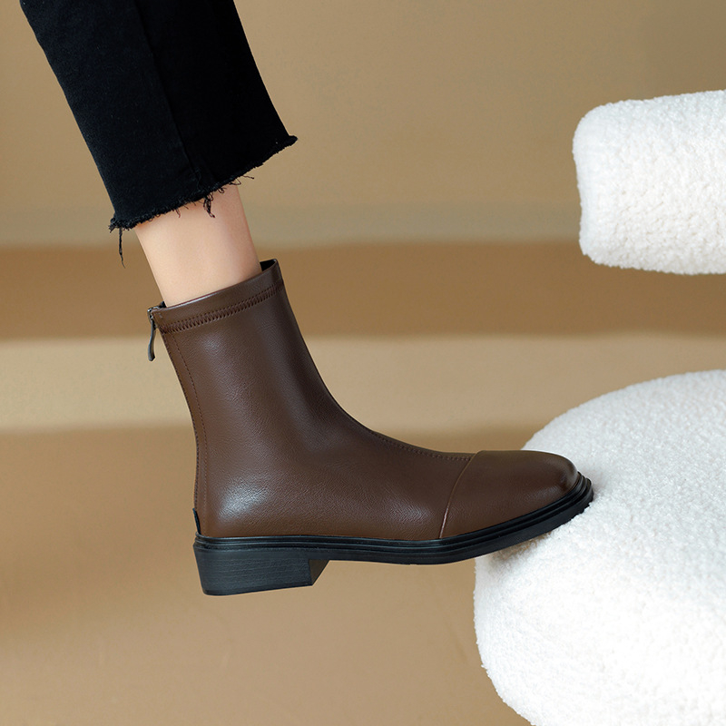 Ghete subțiri pentru femei — vârf pătrat, toc gros, toc mediu 3–5 cm, gambă joasă, din piele de vacă moale