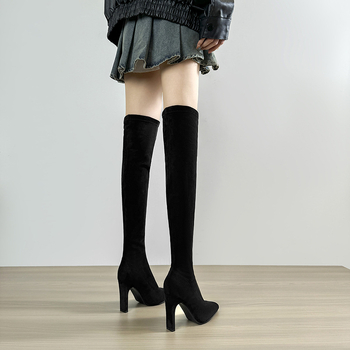 Női over‑the‑knee velúr csizma, vastag sarok, hegyes orr, sarokmagasság 6–8 cm, PU belső talp
