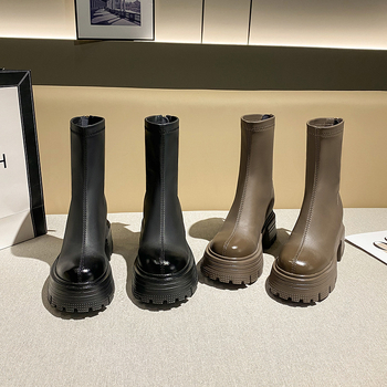 Ghete Martin cu partea superioară din microfibră, talpă din cauciuc, fermoar pe spate, vârf rotund, gheată înaltă