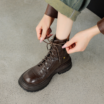 Női Martin csizmák első osztályú kecskebőr felsőrész, TPR talp, fűzőzárás, kerek orr, vastag sarok 3-5 cm