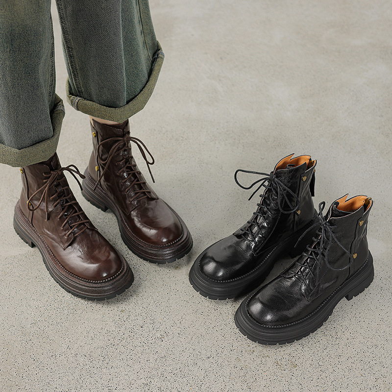 Női Martin csizmák első osztályú kecskebőr felsőrész, TPR talp, fűzőzárás, kerek orr, vastag sarok 3-5 cm