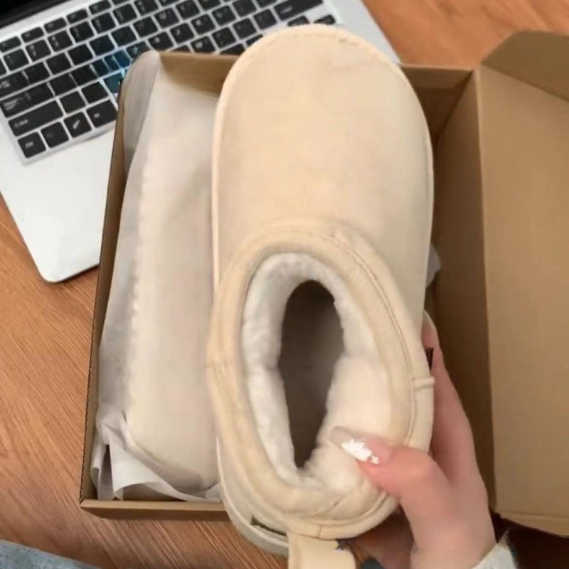 Női téli hócsizma, vízálló és meleg, alacsony boka, kerek orr, 5 cm-es platforma, gumitalp, nubuk bőr felsőrész, belső pamut bélés, könnyű felvétel