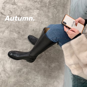 Női lovagcsizma két réteg marhabőrből, hátsó cipzárral, magas hengeres szár, alacsony sarok 1–3 cm