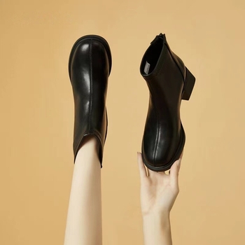 Női Slim csizma mesterséges PU felsőrész, négyszögletes orr, vastag sarkú, hátul cipzár, alacsony szár (sarokmagasság 3–5 cm)